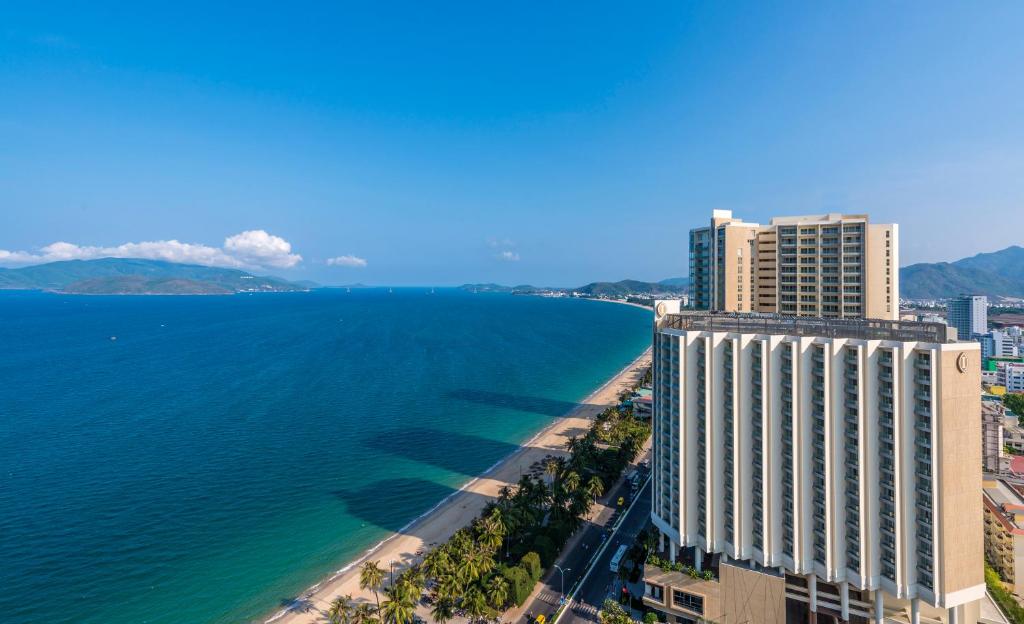intercontinental-nha-trang-bieu-tuong-sang-trong-ben-bo-vinh