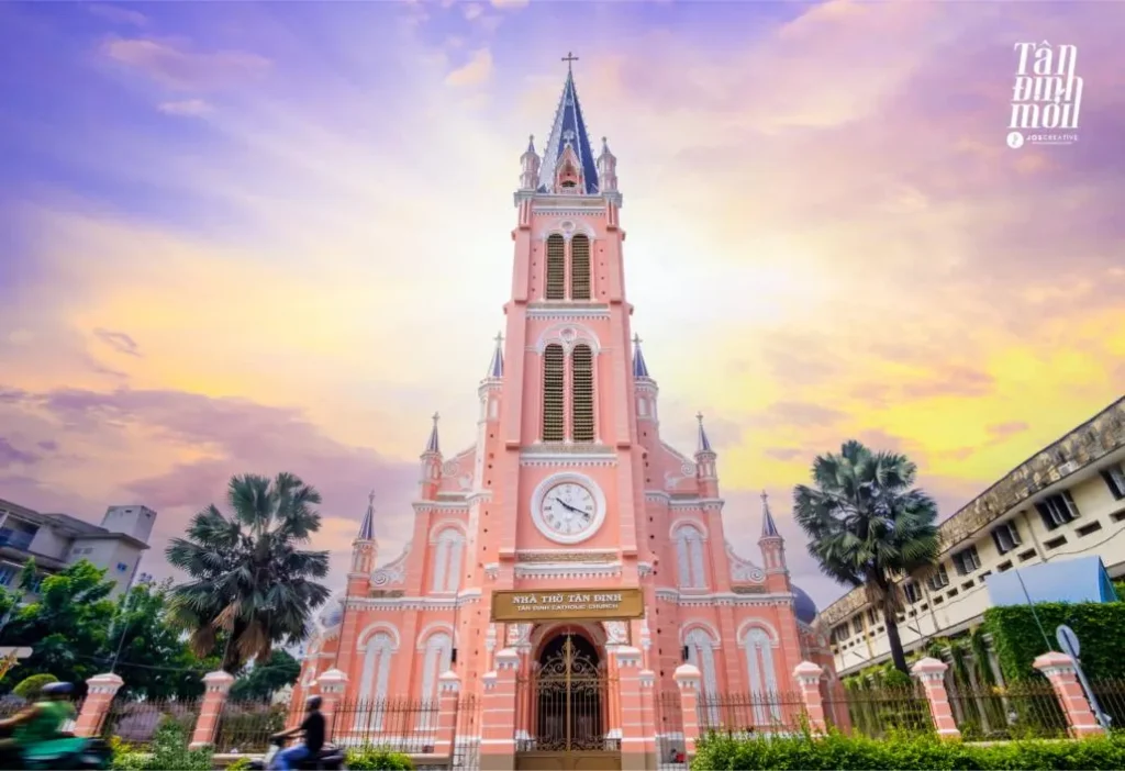 a-spiritual-oasis-finding-peace-and-reflection-at-tan-dinh-church