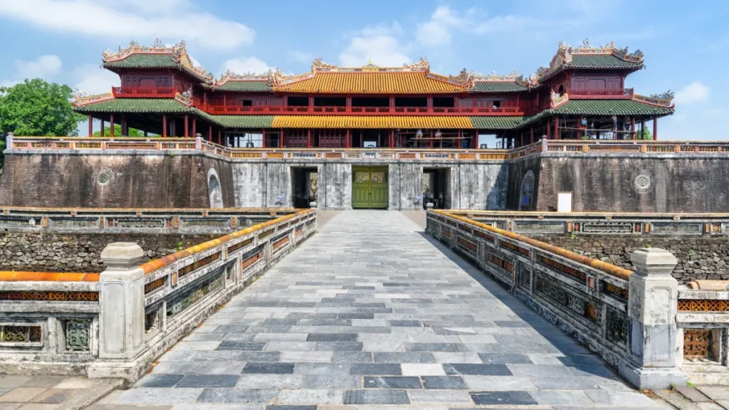 hoang-thanh-hue-cai-nhin-thoang-qua-ve-qua-khu-hoang-gia-viet-nam