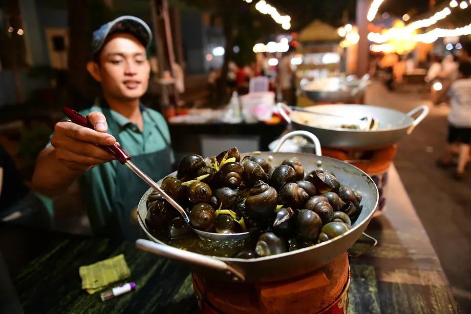 the-secret-cuisine-of-the-old-quarter-24-hours-of-non-stop-eating