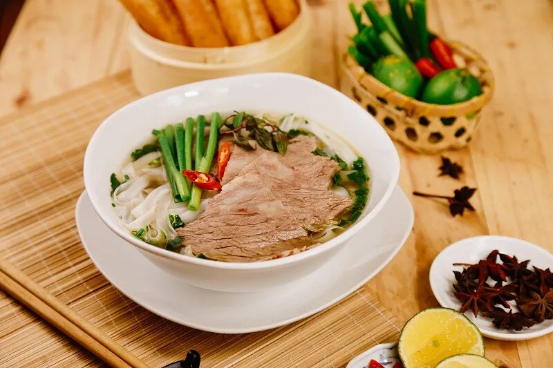 pho-bo-nam-dinh-do-suc-pho-ga-ha-noi-ai-xung-danh-quoc-hon-quoc-tuy