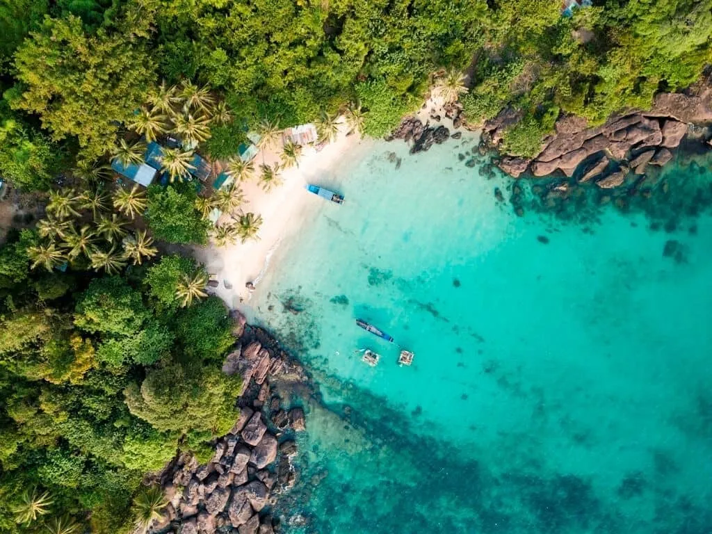 bac-dao-phu-quoc-hon-mong-tay-ganh-dau-va-cau-chuyen-ve-ve-dep-bi-lang-quen